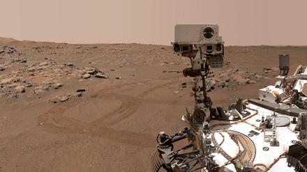 Der Mars-Rover „Perseverance“ auf einer Erkundungstour im Jahr 2021