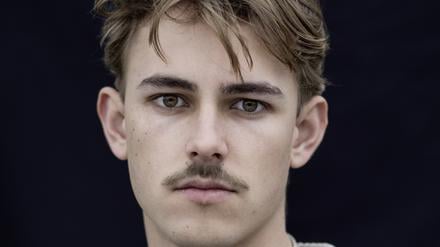 Autor Nelio Biedermann erhält den „Kleinen Hei“ 2025.