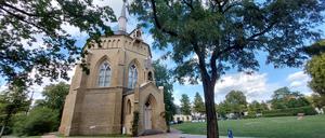 Kirche am Neuendorfer Anger.