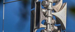 Eine Warnsirene auf einem Dach in Kreuzberg