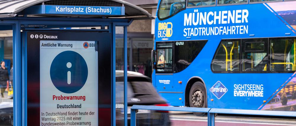 Anzeigetafeln sind Teil des sogenannten Warnmittel-Mix, der sicherstellen soll, dass möglichst jeder eine Warnung erhält.