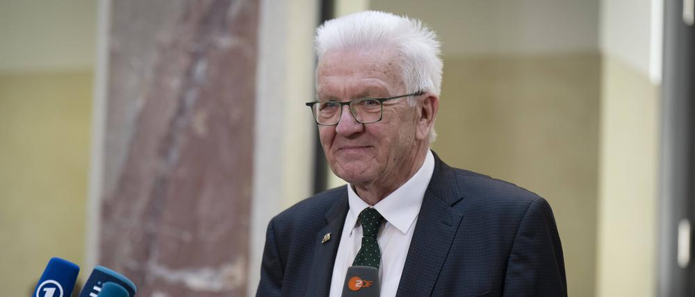 Der Ministerpräsident von Baden-Württemberg, Winfried Kretschmann (Grüne), gibt im Bundesrat ein Statement. 