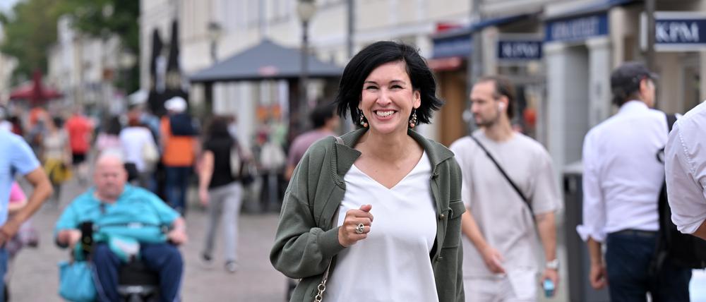 Kandidatin Noosha Aubel in der Innenstadt.
