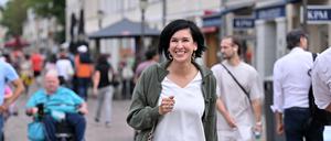Kandidatin Noosha Aubel in der Innenstadt.