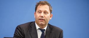 Der selbst erklärte „Investitionsminister“ Lars Klingbeil bringt am Freitag das Gesetz für die Finanzierung der Infrastruktur von Ländern und Kommunen in den Bundestag ein.  