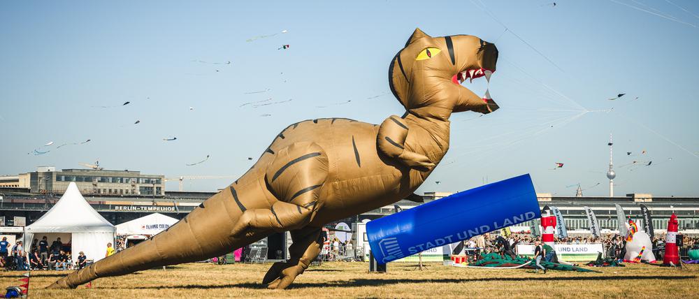 Stadt- und Landfest der Riesendrachen auf dem Tempelhofer Feld