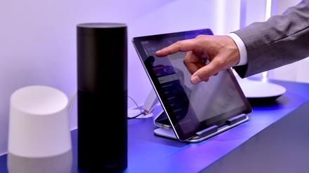 Daten, die etwa Geräte für das „smart Home“ sammeln, sollen Nutzerinnen und Nutzern ab Freitag leichter zugänglich gemacht werden. (Symbolbild)