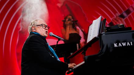 Heinz Rudolf Kunze singt bei dem Konzert in den Gärten der Welt. (Archivbild)