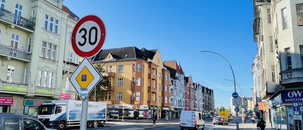 Das Tempo-30-Schild gilt künftig zwischen 22 und 6 Uhr am Morgen.