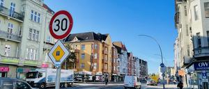 Das Tempo-30-Schild gilt künftig zwischen 22 und 6 Uhr am Morgen.