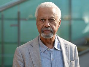 Nobelpreisträger Abdulrazak Gurnah stellt seinen neuen Roman „Diebstahl“ vor.