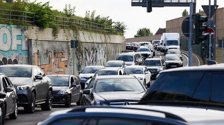 Am Ende der A100 wird die Verkehrsführung geändert. (Archivbild)