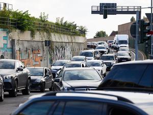 Am Ende der A100 wird die Verkehrsführung geändert. (Archivbild)