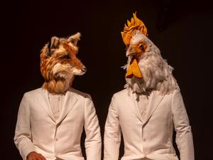 Ein ungewöhnliches Liebespaar: Fuchs und Huhn dürfen in Petrit Halilajs Oper heiraten.