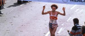 Der Marathonläufer Herbert Steffny als Dritter in NYC 1984
