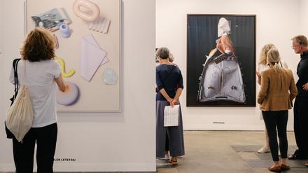 Die Berliner Galerie FeldbuschWiesnerRudolph bietet auf der Messe Bilder von  Marlen Letetzki (l.) and Thorsten Brinkmann an. 