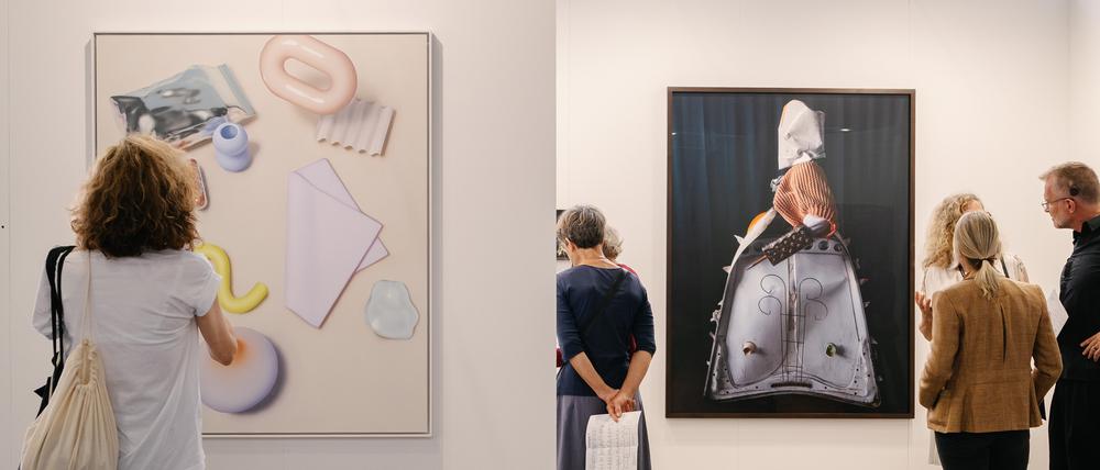 Die Berliner Galerie FeldbuschWiesnerRudolph bietet auf der Messe Bilder von  Marlen Letetzki (l.) and Thorsten Brinkmann an. 