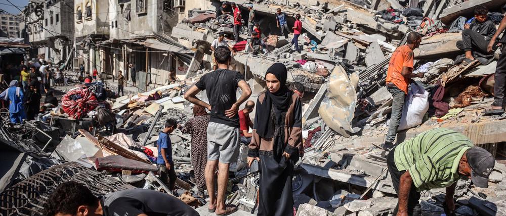 Bei israelischen Angriffen im Gazastreifen starben nach Angaben aus medizinischen Kreisen mindestens 50 Menschen. 