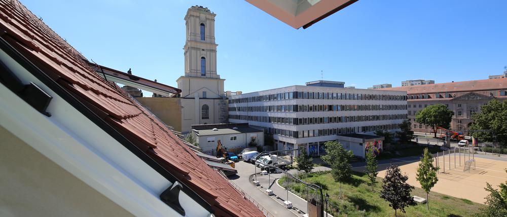 Rechenzentrum und Garnisonkirchturm, vom neuen Kreativquartier aus gesehen.