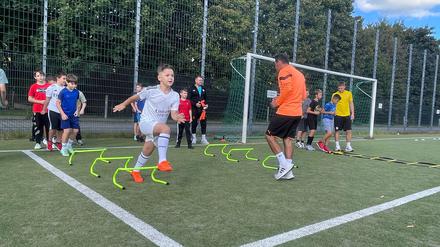 Die ukrainischen Kids sind mit viel Elan beim Training in der Academy dabei.  