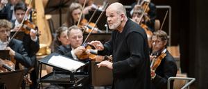 François-Xavier Roth dirigiert „Le Sacre du printemps“. 