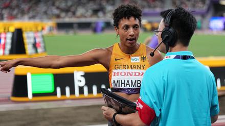 Malaika Mihambo hatte Gesprächsbedarf.