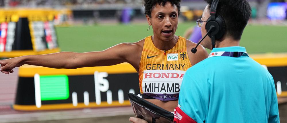 Malaika Mihambo hatte Gesprächsbedarf.