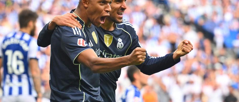 Stürmerstar Kylian Mbappé (l) war der Garant für den vierten Saisonsieg von Real Madrid.
