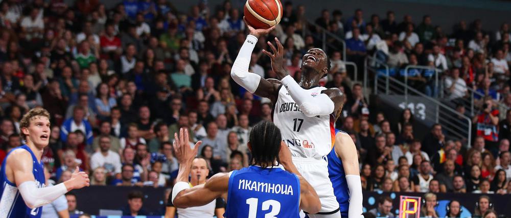Dennis Schröder will die deutschen Basketballer auch zum EM-Titel führen.