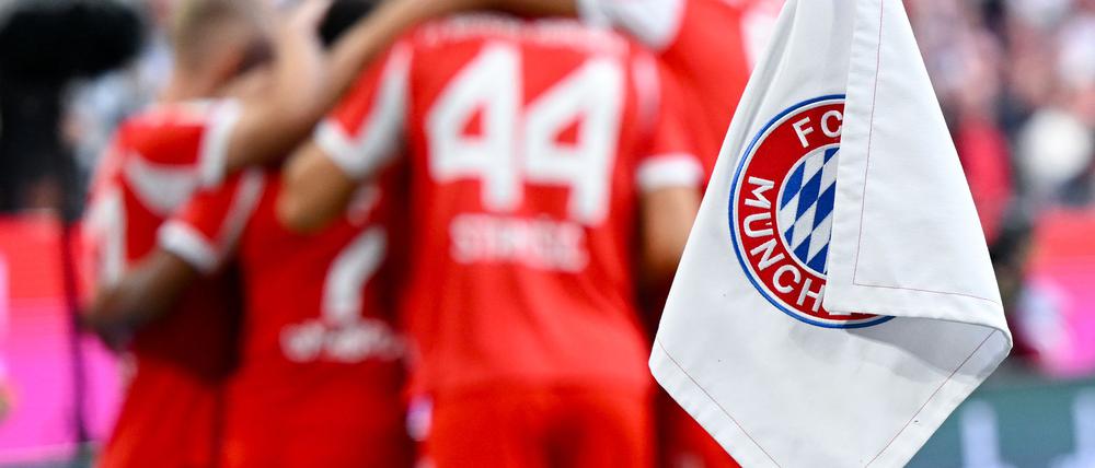 Beim Spiel zwischen dem FC Bayern und dem Hamburger SV gab es in der zweiten Hälfte zwei Notfälle unter Fans.