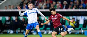 Immer einen Schritt schneller: Herthas Marten Winkler gegen Hayate Matsuda. 