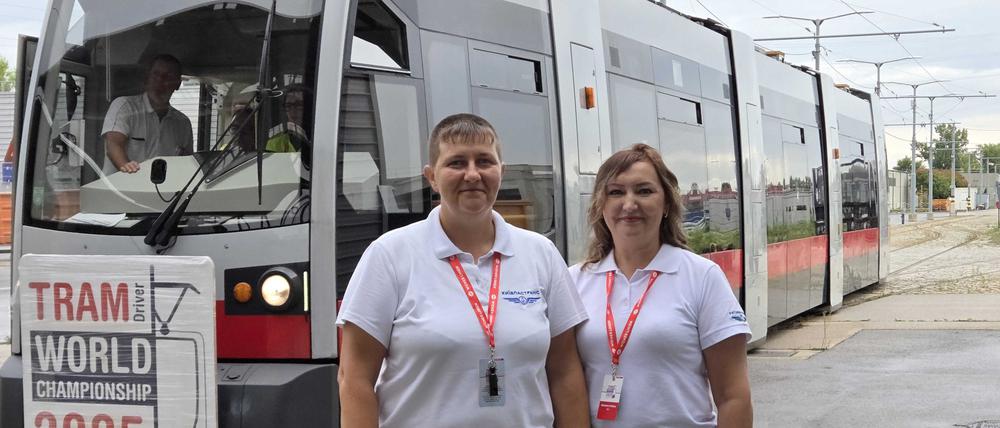 Halyna Zahorna und Svitlana Afanasieva aus Kyjiw genießen die Zeit im friedlichen Wien, wo sie an der Tram-WM teilnehmen.