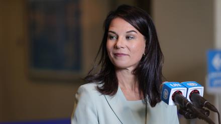 Annalena Baerbock gibt in New York ein Statement.