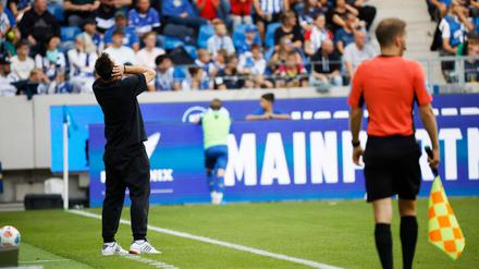 Wieder nichts: Ein frustrierter Miroslav Klose in Karlsruhe.