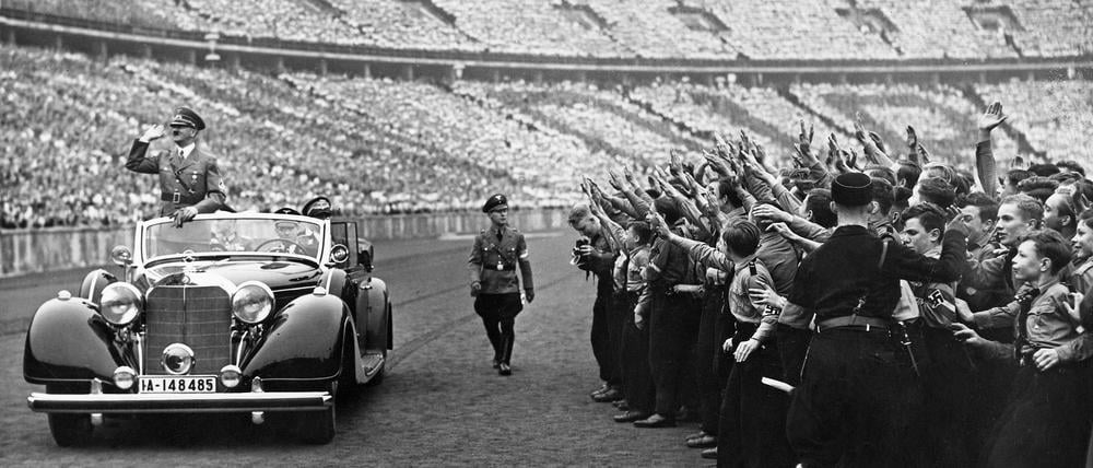 Adolf Hitler (l.) und das NS-Regime instrumentalisierten die Olympischen Spiele für ihre Zwecke. 