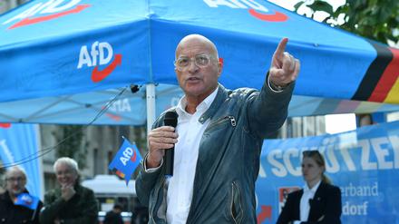 Der AfD-Bundestagsabgeordnete Rüdiger Lucassen beim Wahlkampfabschluss auf dem Schadowplatz in Düsseldorf.