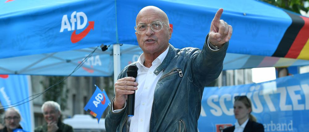 Der AfD-Bundestagsabgeordnete Rüdiger Lucassen beim Wahlkampfabschluss auf dem Schadowplatz in Düsseldorf.