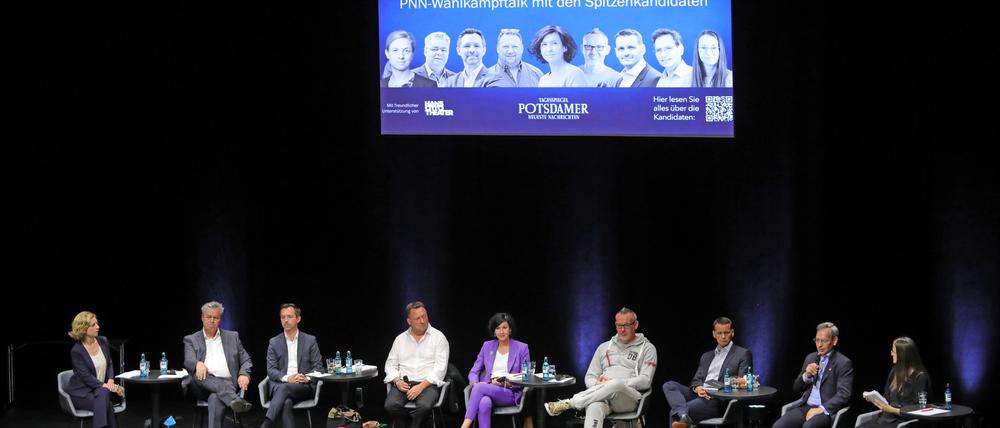 Alle sieben Kandidierenden für die Wahl zum neuen Oberbürgermeister von Potsdam stellten sich auf der Bühne des Hans Otto Theaters den Fragen von PNN-Lesern und der Redaktion.