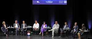 Alle sieben Kandidierenden für die Wahl zum neuen Oberbürgermeister von Potsdam stellten sich auf der Bühne des Hans Otto Theaters den Fragen von PNN-Lesern und der Redaktion.