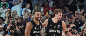 Franz Wagner (rechts) und Johannes Thiemann feiern das Double aus WM und EM.