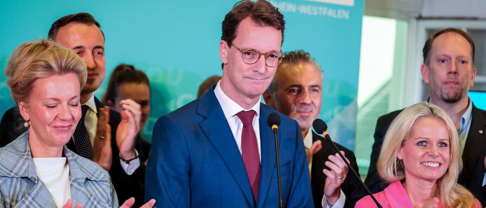 NRW-Ministerpräsident Hendrik Wüst (CDU) hat sich besorgt angesichts des starken Abschneidens der AfD geäußert, aber auch das Abschneiden der CDU gelobt.