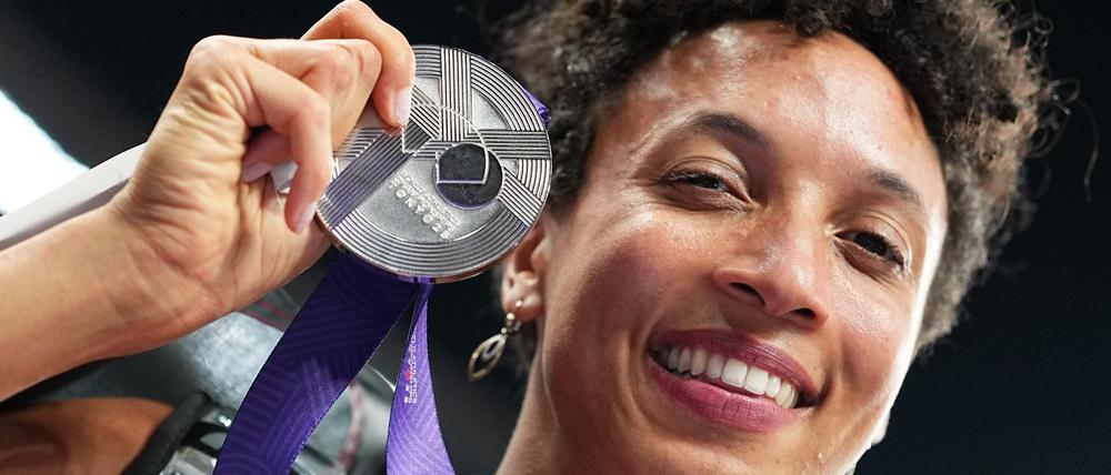Malaika Mihambo freute sich über WM-Silber.