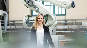 Inka Mai leitet den Fachbereich Robotergestützte Fertigung der gebauten Umwelt an der TU Berlin.