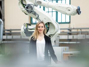 Inka Mai leitet den Fachbereich Robotergestützte Fertigung der gebauten Umwelt an der TU Berlin.