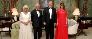 Trafen sich schon 2019: König Charles (2. v. l., damals noch Kronprinz) und Königin Camilla (l.) sowie Donald Trump und dessen Frau Melania. 