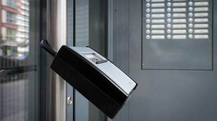 Manchen Wohnungsbesitzern scheint die Vermietung an Feriengäste lukrativer als an reguläre Dauermieter. Organisiert wird dies zum Beispiel per Schlüsselbox. (Symbolbild)