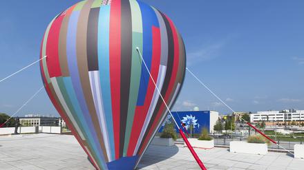 Installationsansicht der Arbeit „UP!“ von Katharina Gaenssler, zu sehen ab 20. September auf der Terrasse des Minsk.