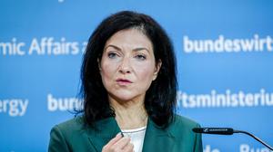 Ministerin Reiche will bei der Energiewende die Kosten auf den Prüstand stellen.