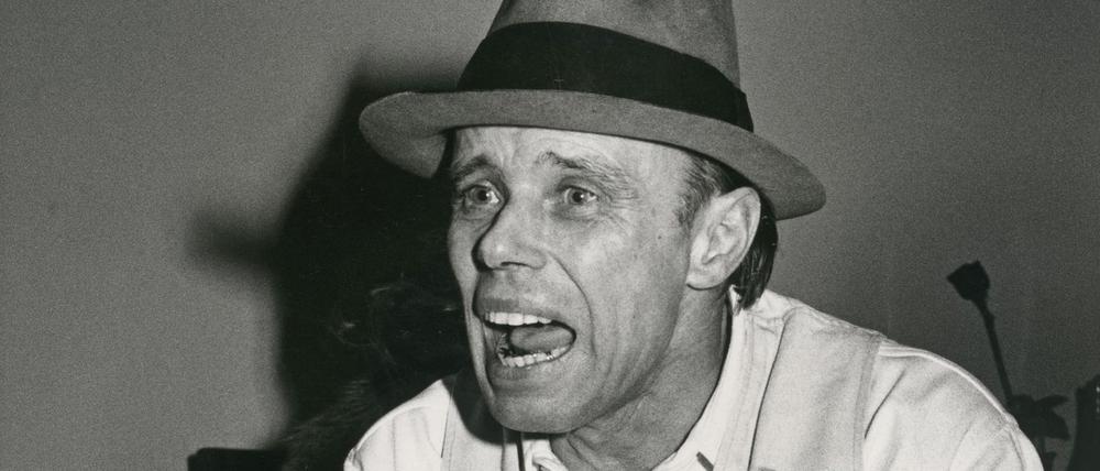  Medienstar. Die Kameras liebten Beuys’ markantes Gesicht.