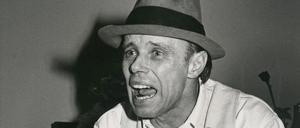  Medienstar. Die Kameras liebten Beuys’ markantes Gesicht.